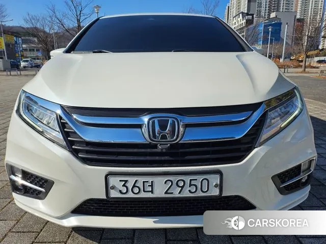 Honda Odyssey 2018 Белый из Кореи