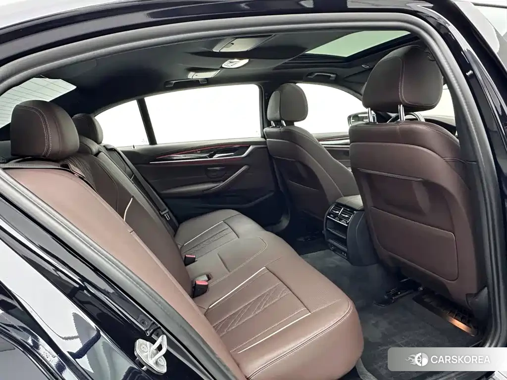 BMW 5 series 2022 Черный из Китая
