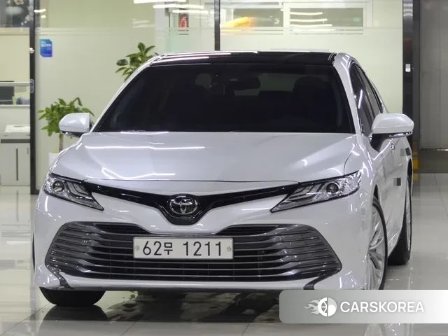 Toyota Camry (XV70) 2018 Белый из Кореи