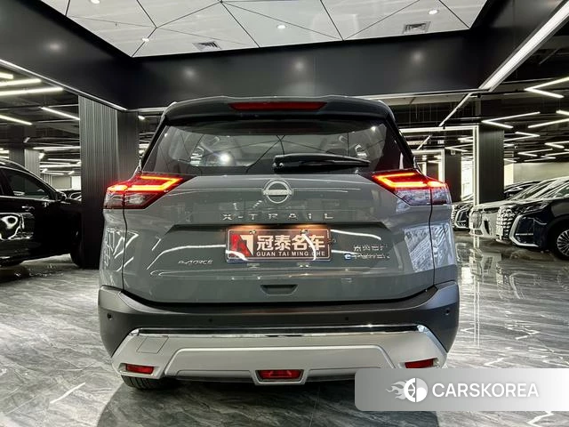 Nissan Qijun 2024 Серебристо-серый из Китая