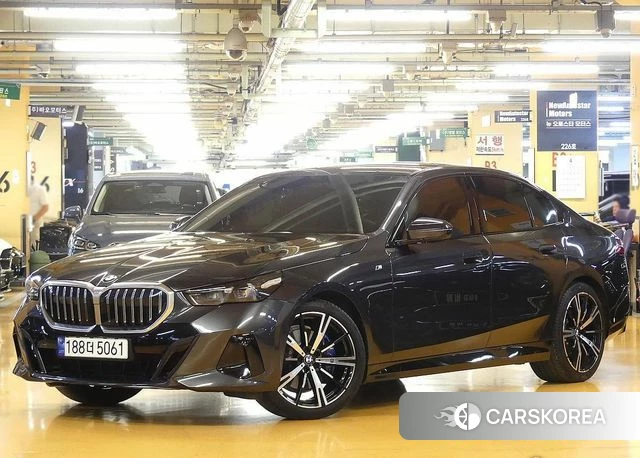 BMW 5 Series (G60) 2023 Серый из Кореи
