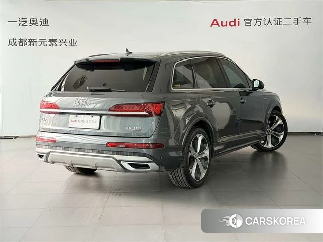 Audi Q7 2023 Темно-серый из Китая