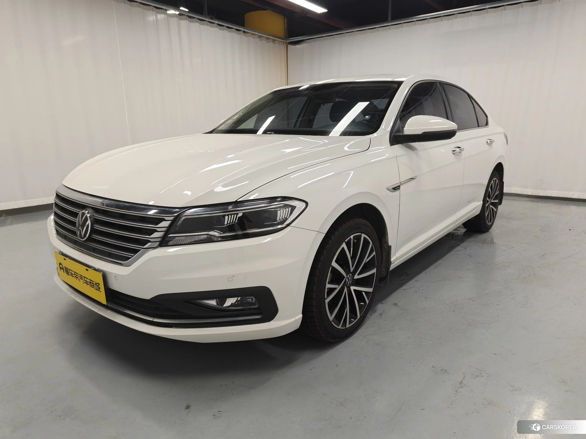 Volkswagen Lavida 2020 Белый из Китая