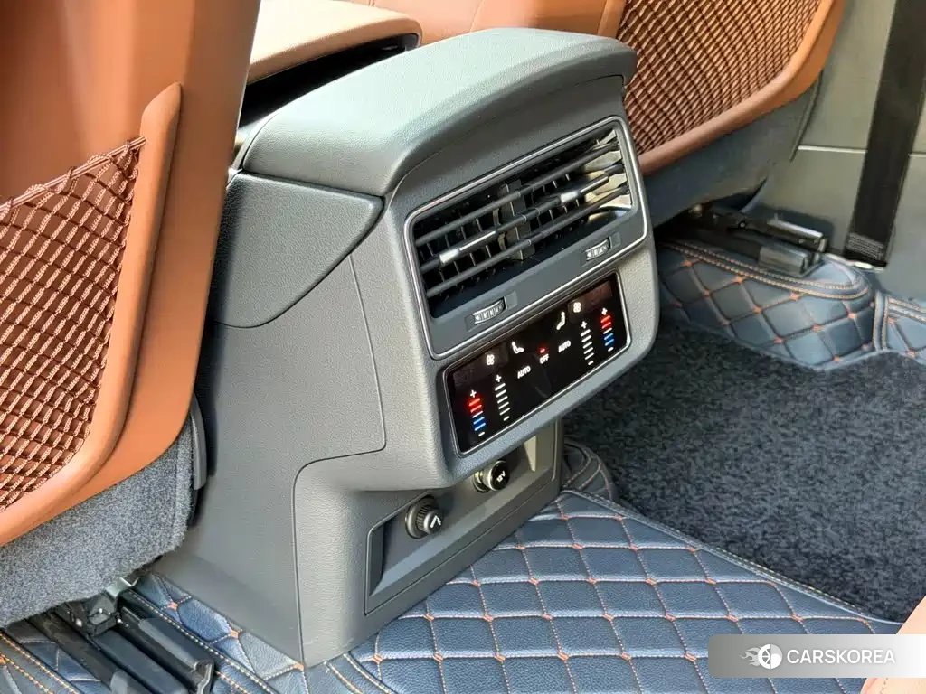 Audi Q7 2021 Черный из Китая