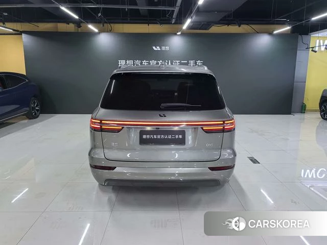 Ideal car Ideal ONE 2023 Серебристо-серый из Китая