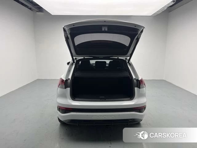 Audi Q4 e-tron 2022 Белый из Китая