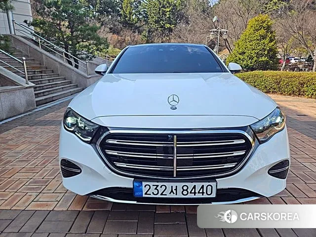 Mercedes-Benz E-Class W214 2025 Белый из Кореи