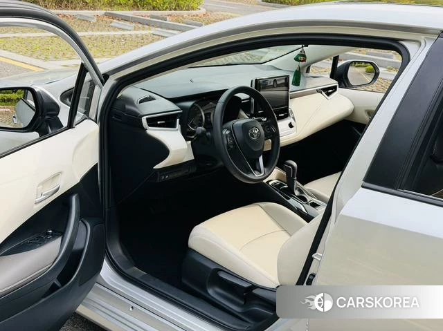 Toyota Corolla 2023 Серебристо-серый из Китая
