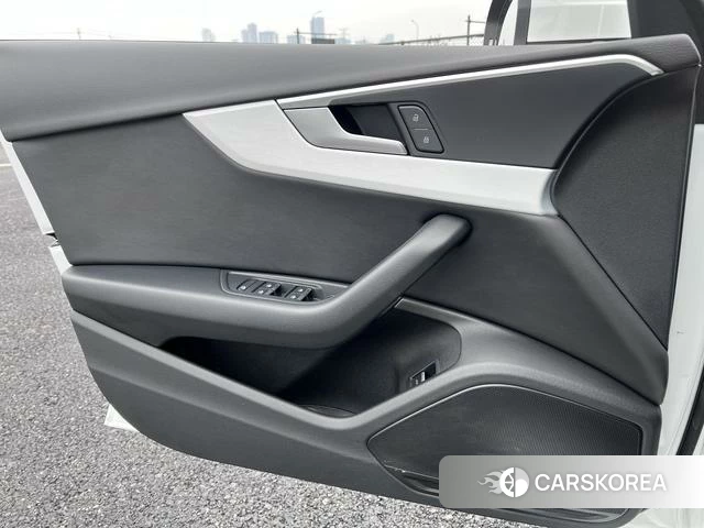 Audi A4L 2022 Белый из Китая