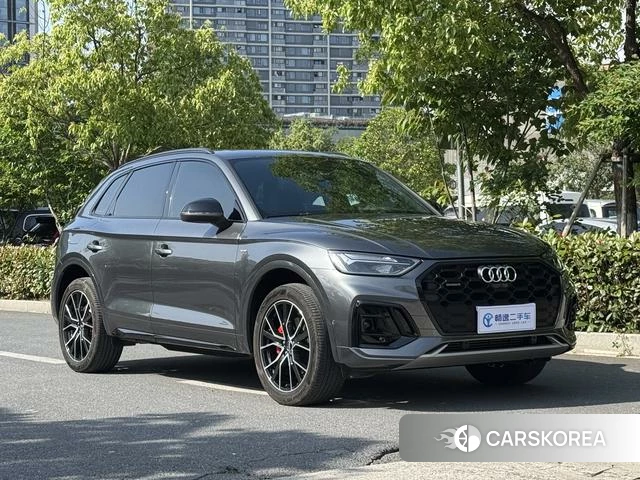 Audi Q5L 2024 Темно-серый из Китая