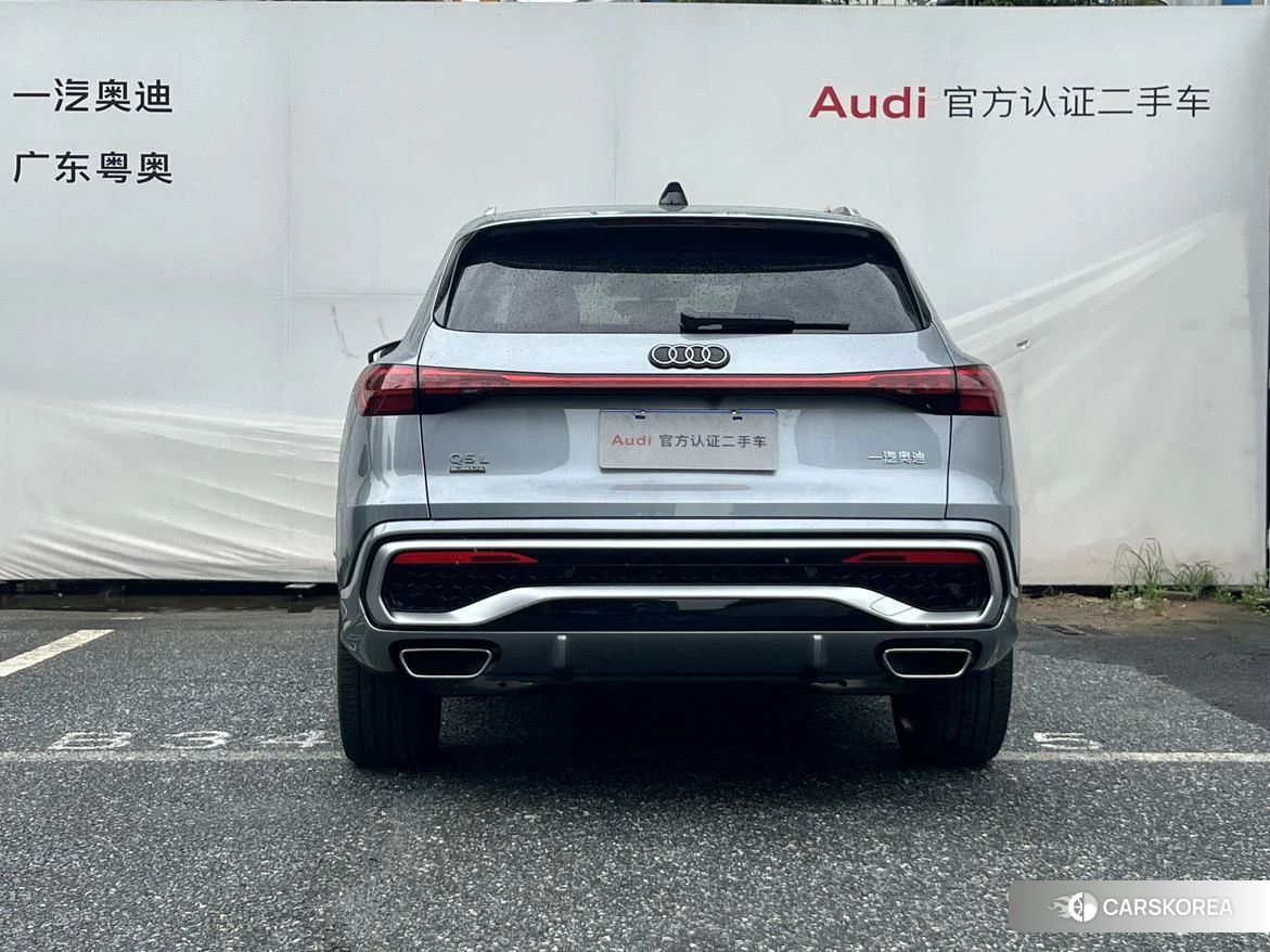 Audi Q5L 2026 Серебристо-серый из Китая