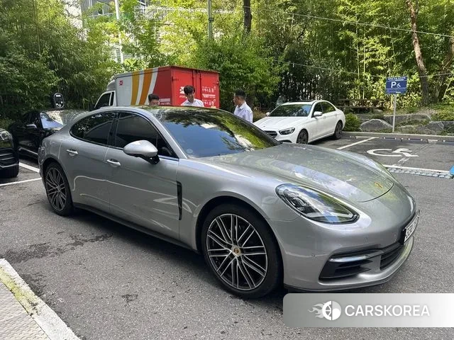 Porsche Panamera (971) 2018 Серебряный из Кореи