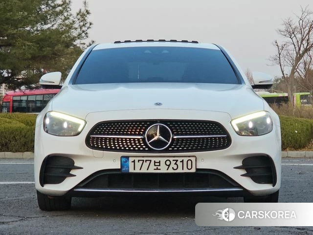 Mercedes-Benz E-Class W213 2022 Белый из Кореи