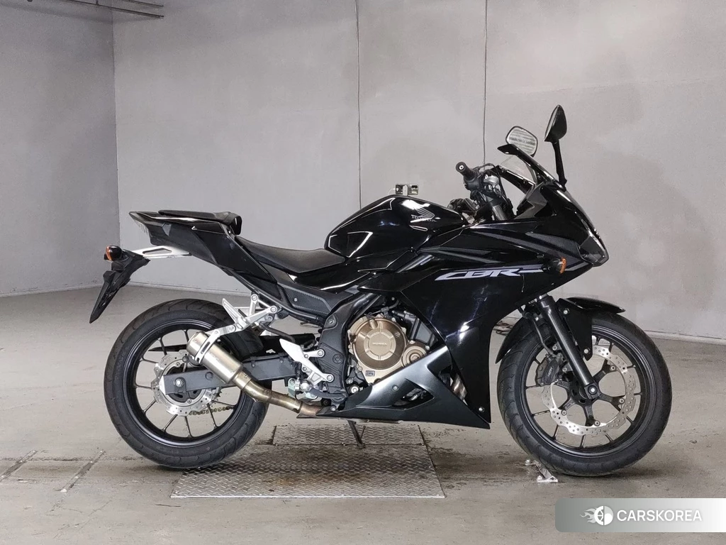 Проданный Honda CBR400R 2018 из Японии