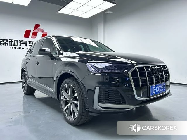 Audi Q7 2023 Черный из Китая