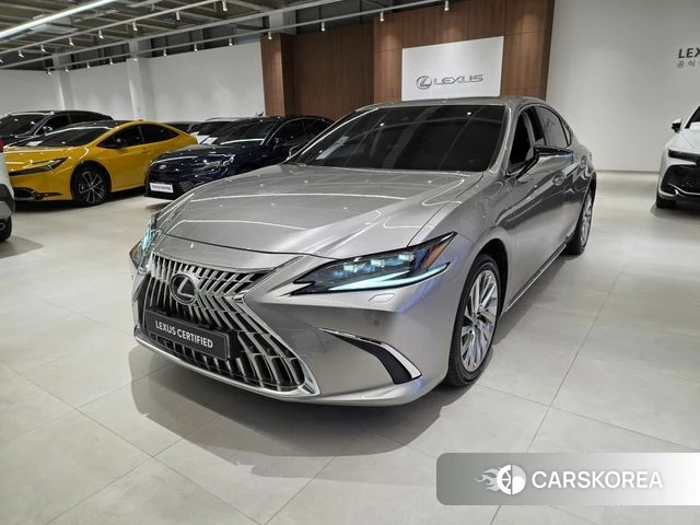 Lexus ES300h 7th generation 2025 Песочный из Кореи