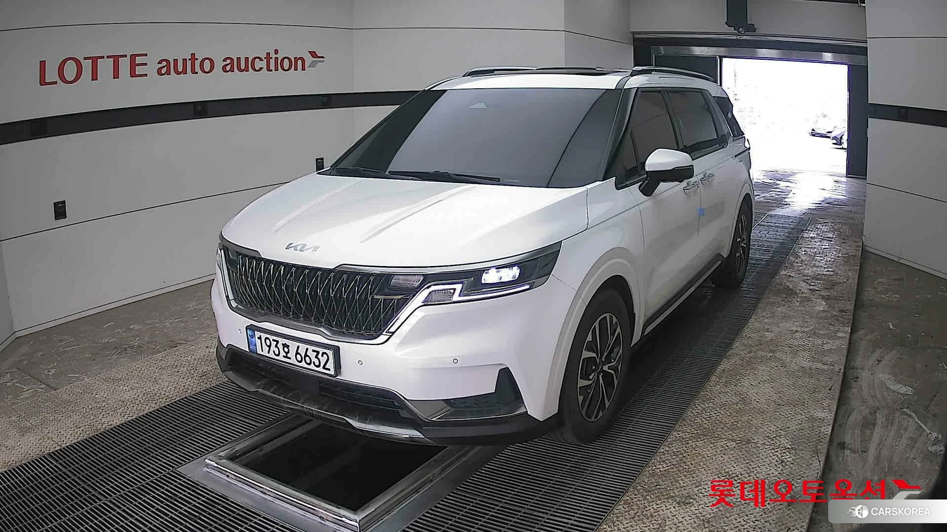 Kia Carnival 2023 Белый из Кореи