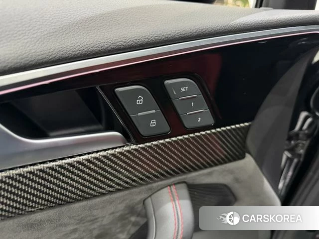 Audi A4L 2023 Черный из Китая