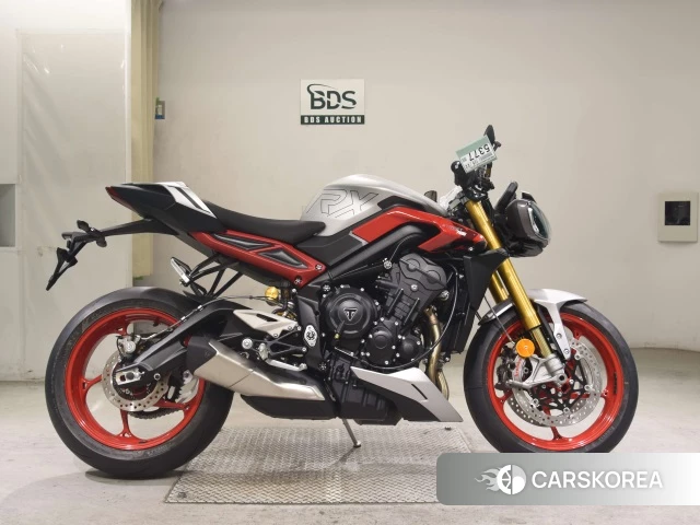 Triumph STREET TRIPLE RX 2026 из Японии