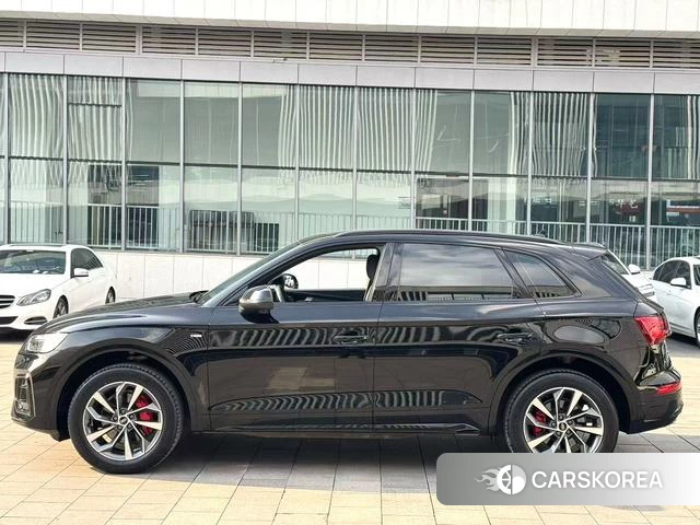 Audi Q5L 2024 Черный из Китая