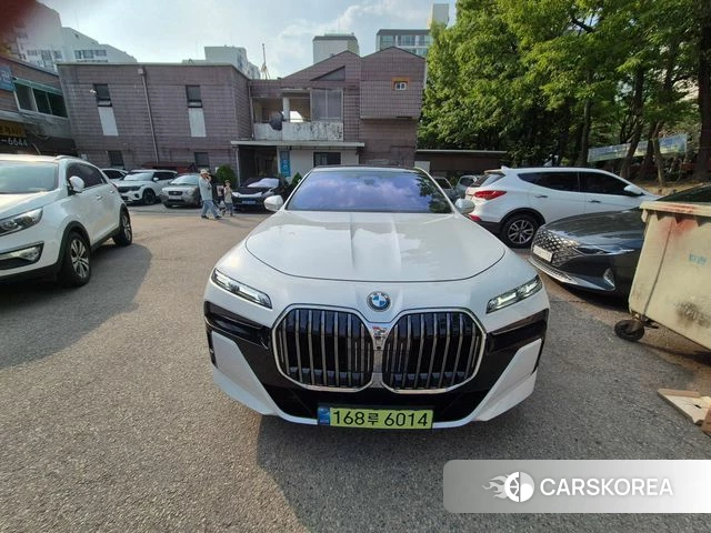 BMW 7 Series (G70) 2024 Белый из Кореи