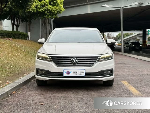 Volkswagen Lavida 2021 Белый из Китая