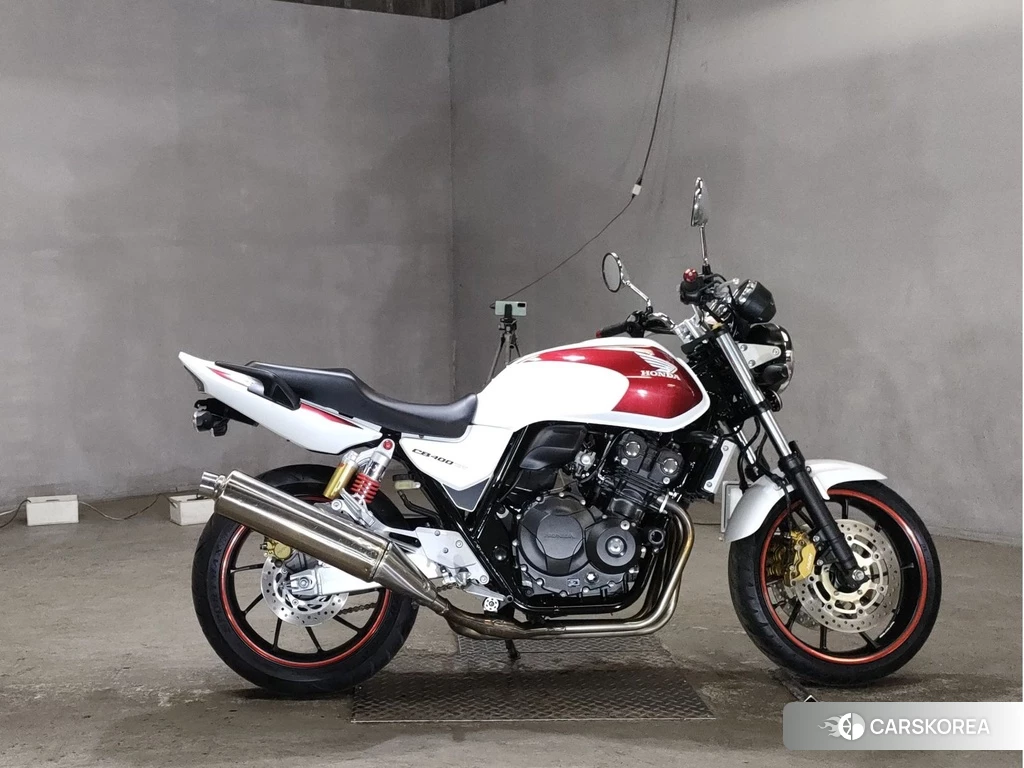 Проданный Honda CB400SF 2014 из Японии, фото 2