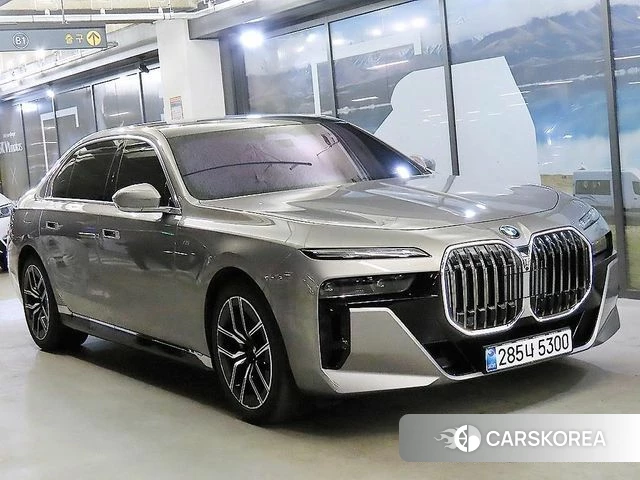 BMW 7 Series (G70) 2025 Серебряный из Кореи