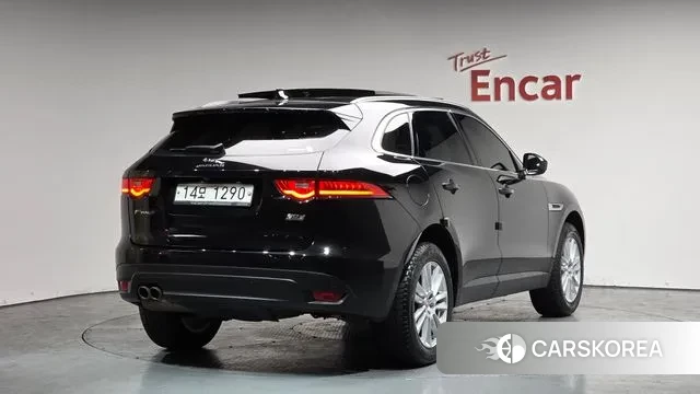 Jaguar F-PACE 2019 Черный из Кореи