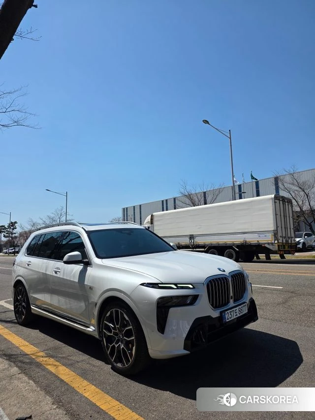BMW X7 (G07) 2025 Белый из Кореи