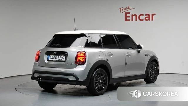 Mini Cooper 2024 Серебристо-серый из Кореи