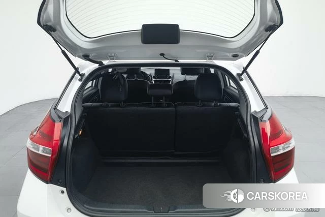 Toyota YARIS L Zhixuan 2021 Белый из Китая