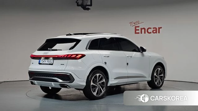 Audi Q5 (80A) 2025 Белый из Кореи