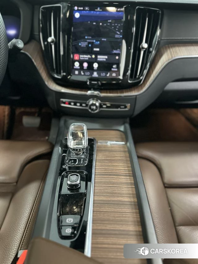 Volvo XC60 PHEV 2023 Белый из Китая