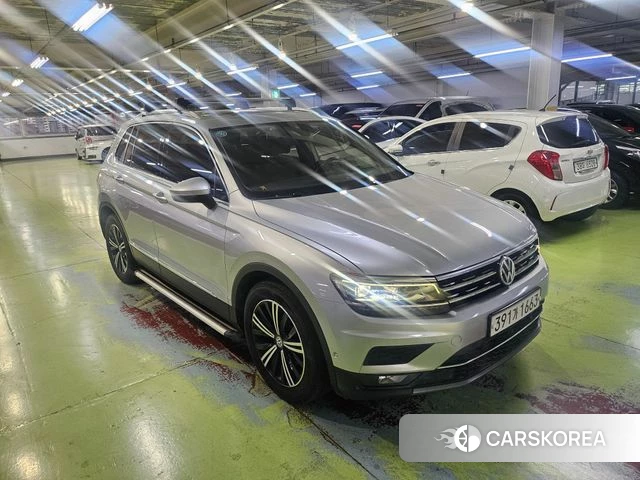 Volkswagen Tiguan second Generation 2018 Серебристо-серый из Кореи