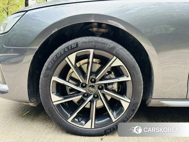 Audi A4L 2023 Темно-серый из Китая