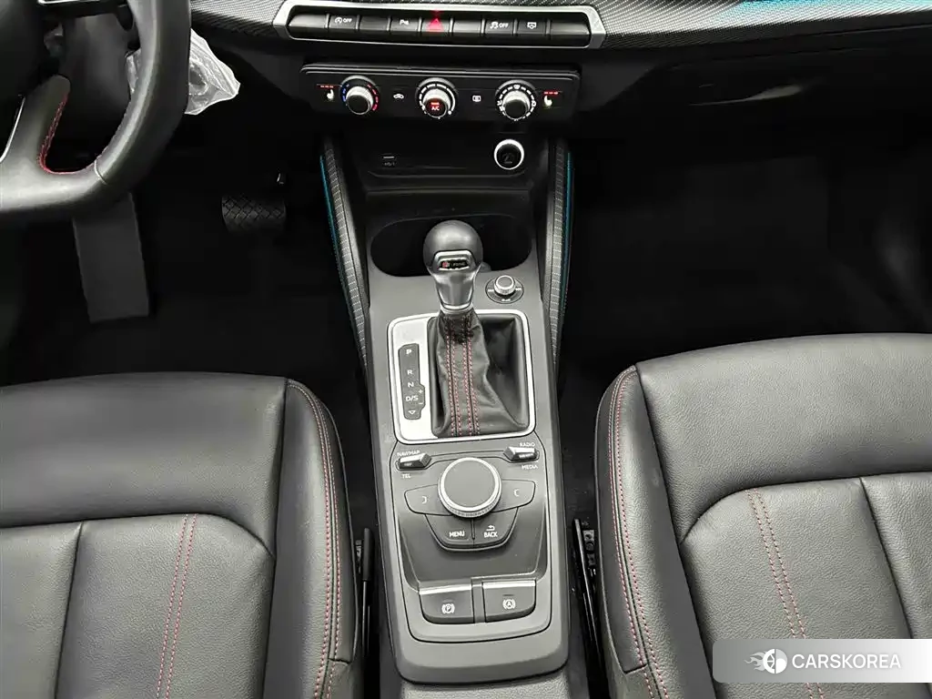 Audi Q2L 2022 Silver/gray из Китая
