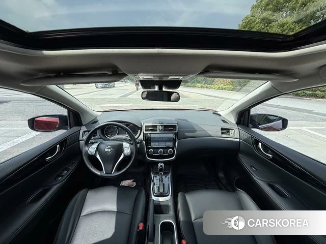 Nissan TIIDA 2022 Красный из Китая