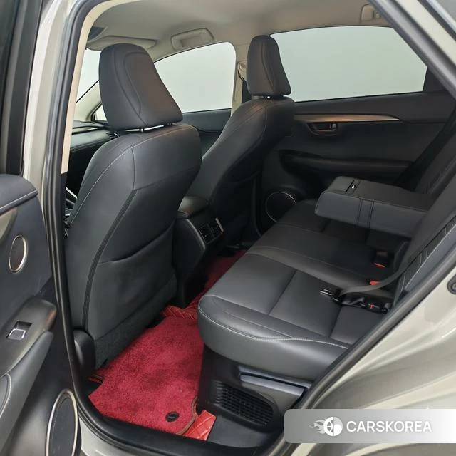 Lexus NX 2021 Серебристо-серый из Китая