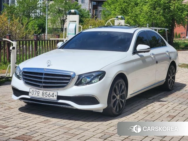 Mercedes-Benz E-Class W213 2018 Белый из Кореи