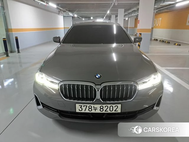 BMW 5 Series (G30) 2021 Серебристо-серый из Кореи