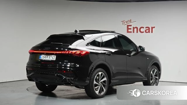 Audi Q5 (80A) 2025 Черный из Кореи