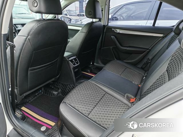 Skoda Octavia 2021 Белый из Китая