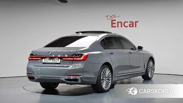 BMW 7 Series (G11) 2021 Серебристо-серый из Кореи