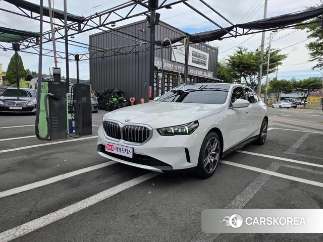 BMW 5 Series (G60) 2023 Белый из Кореи