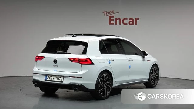 Volkswagen Golf 8th Generation 2024 Белый из Кореи