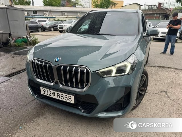 BMW X1 (U11) 2023 Темно-зеленый из Кореи