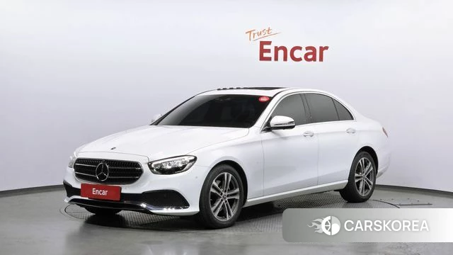 Mercedes-Benz E-Class W213 2023 Белый из Кореи