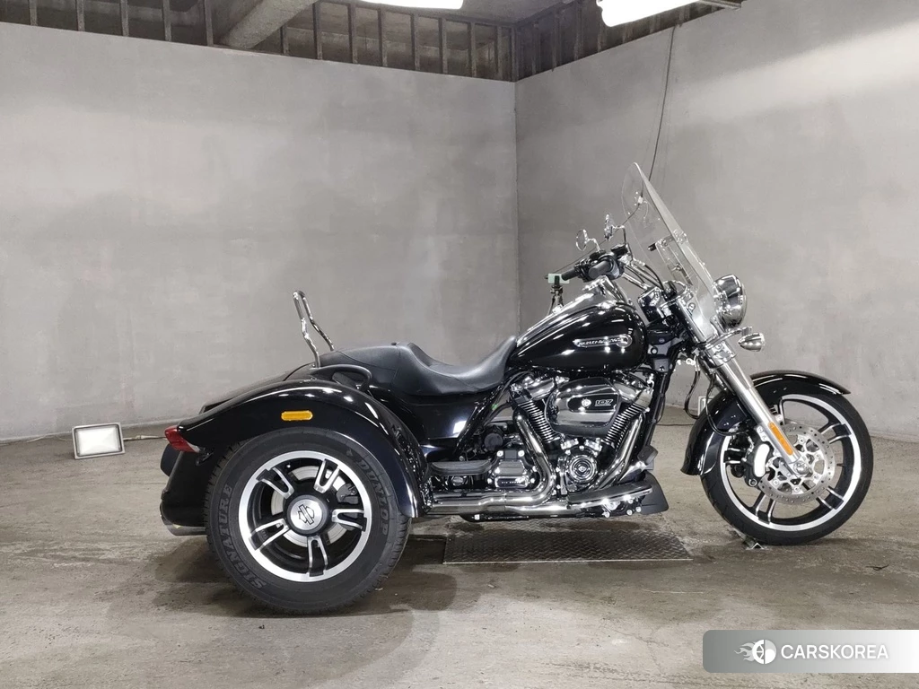 Проданный Harley-Davidson FREEWHEELER FLRT1740 2018 из Японии, фото 2