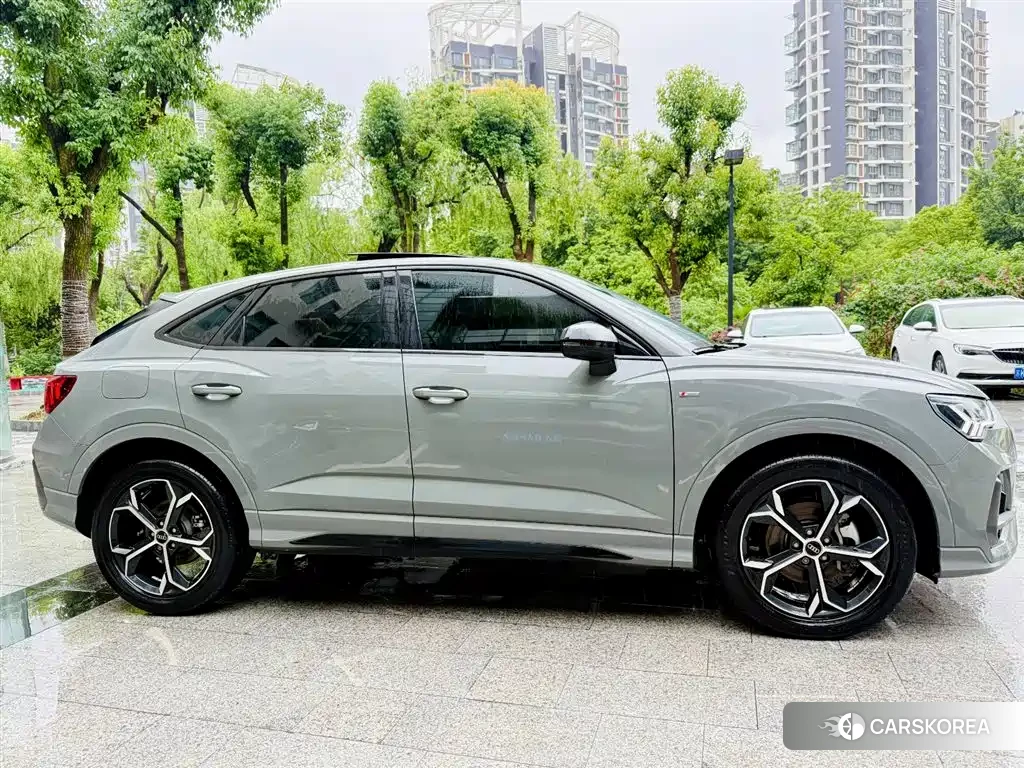 Audi Q3 Sportback 2024 Silver/gray из Китая